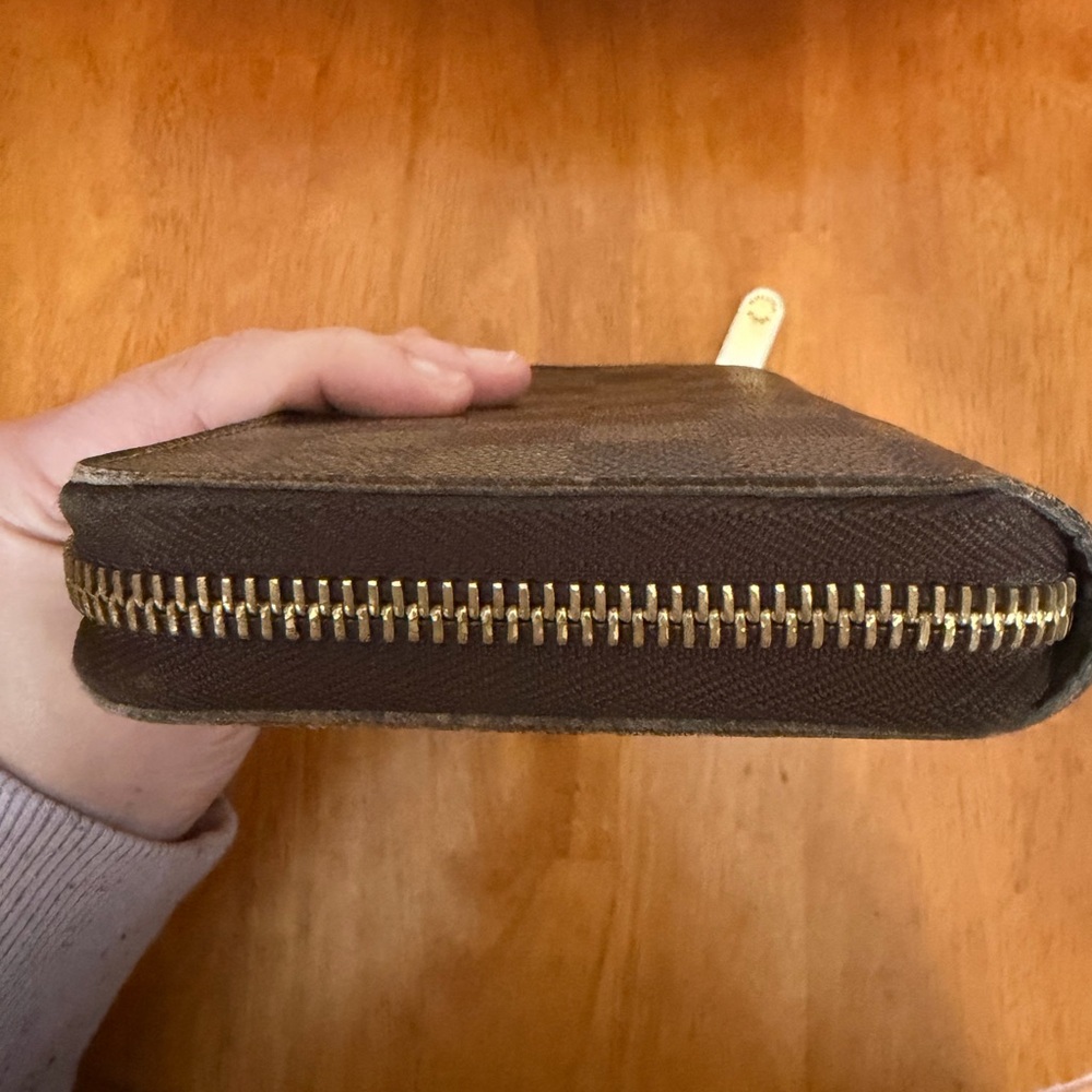 🔥Louis Vuitton Damier Zip Wallet - excellent condition‼️ - Picture 4 of 15